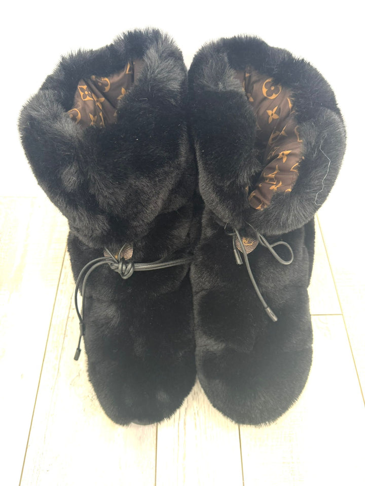 LOUIS VUITTON MONOGRAM MINK SLIPPERS