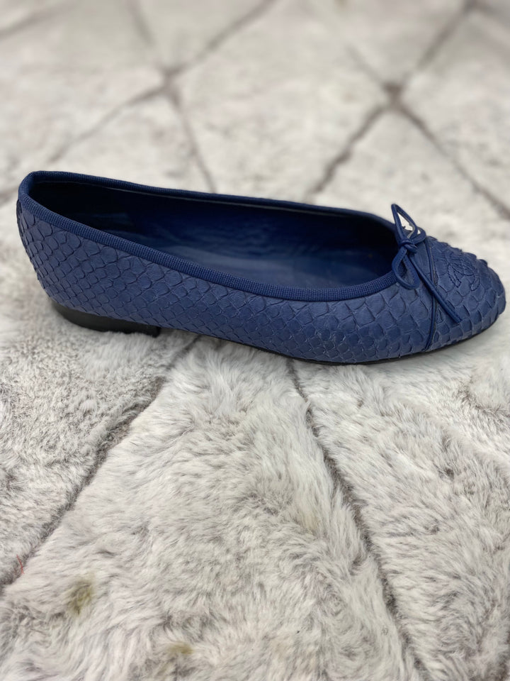 CHANEL CC LEATHER FLAT SHOES
