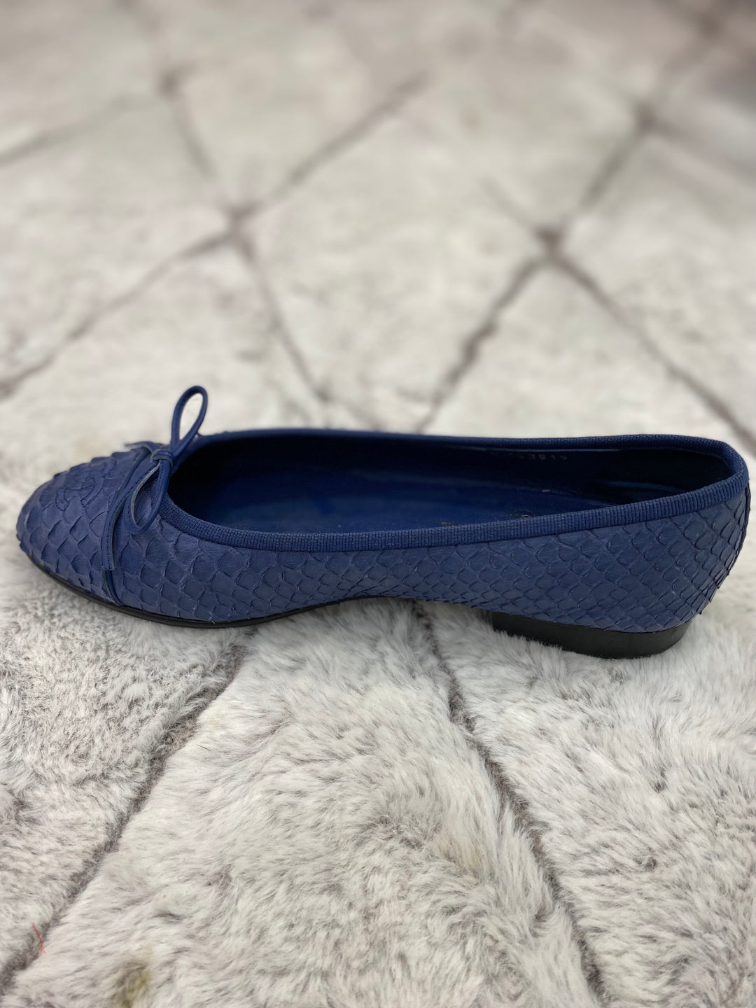 CHANEL CC LEATHER FLAT SHOES