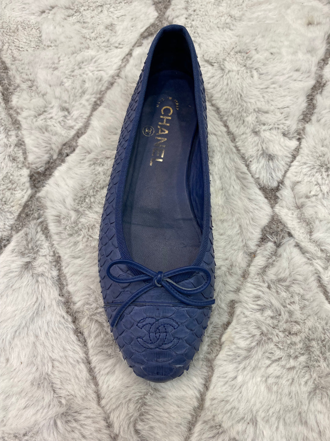 CHANEL CC LEATHER FLAT SHOES