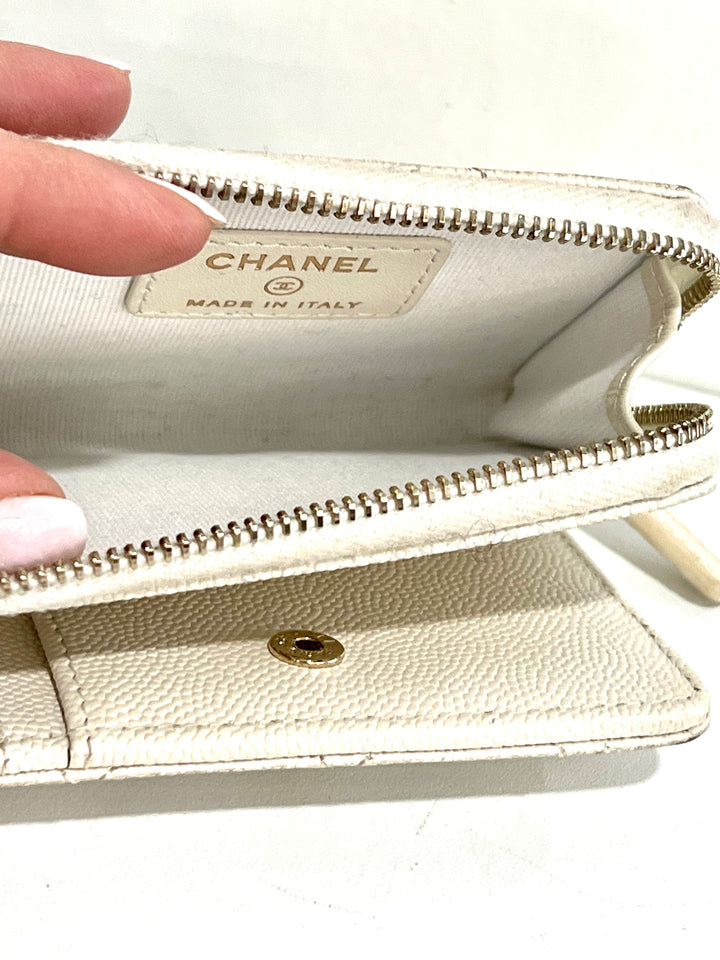 CHANEL VINTAGE CAVIAR QUILTED SMALL ZIP WALLET