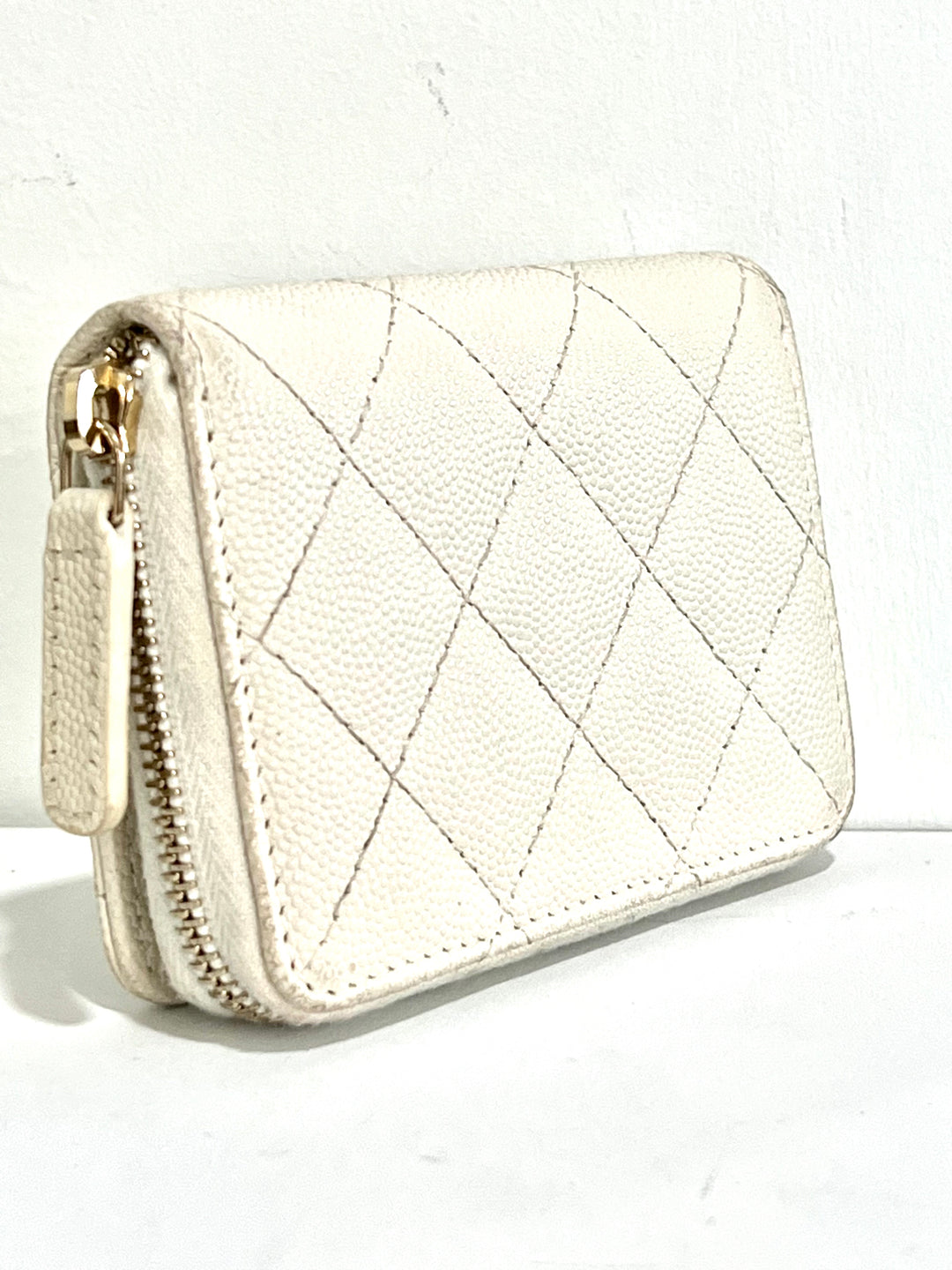 CHANEL VINTAGE CAVIAR QUILTED SMALL ZIP WALLET