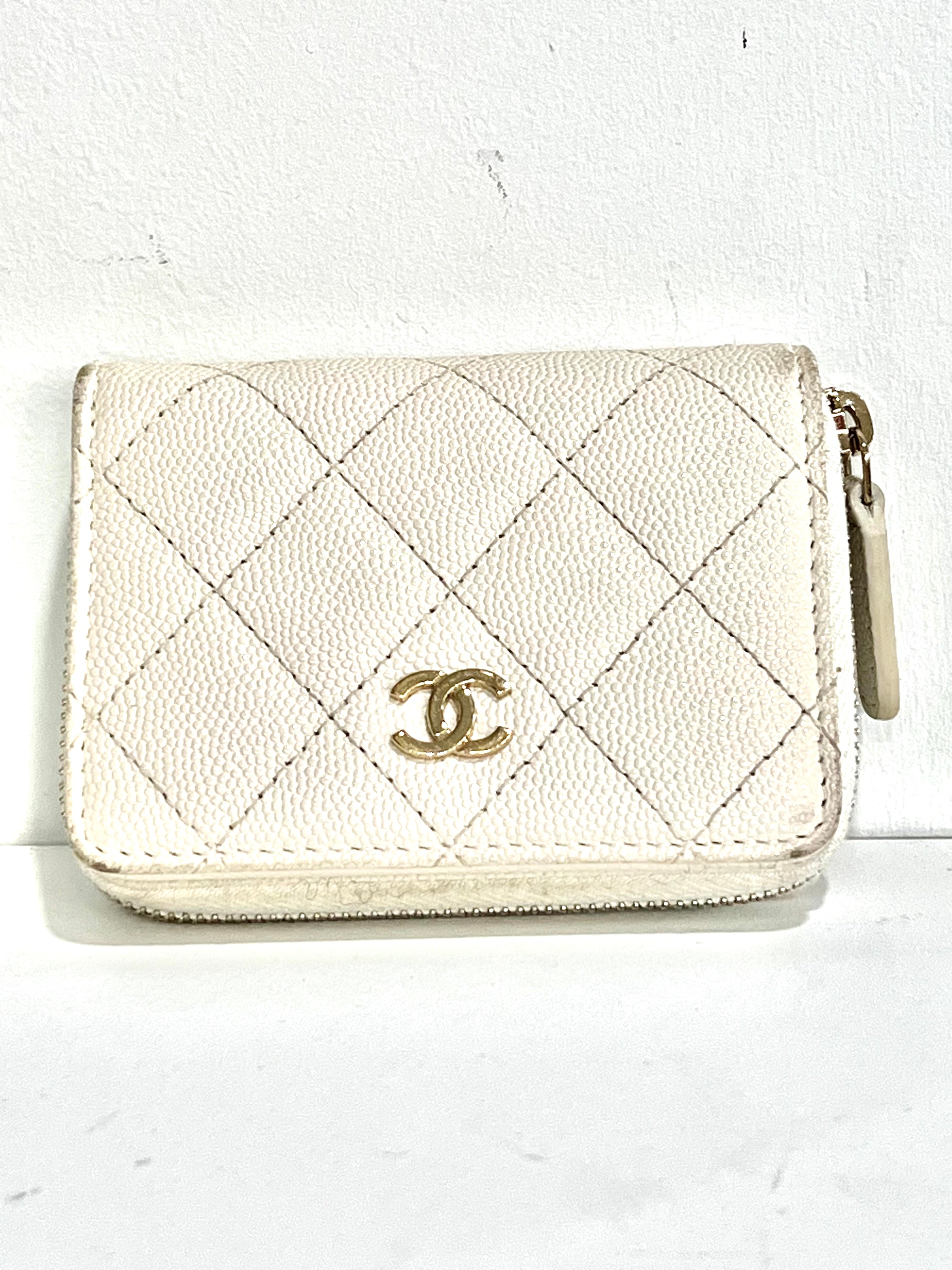CHANEL VINTAGE CAVIAR QUILTED SMALL ZIP WALLET