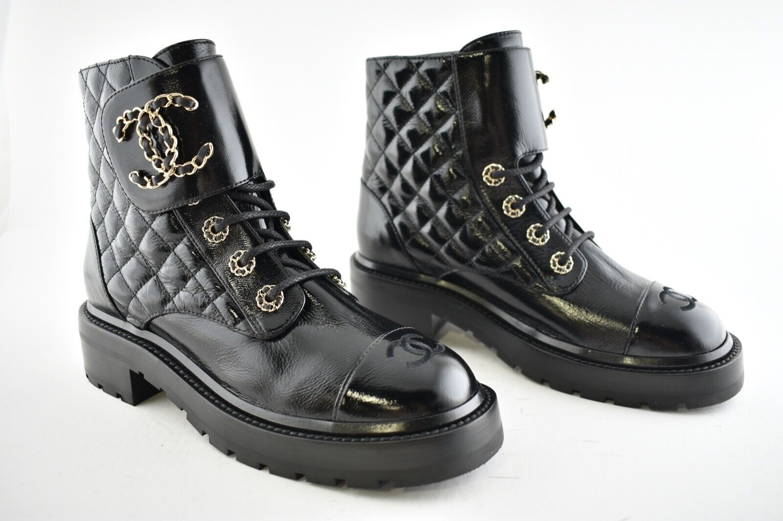 Auth Spa - Dịch Vụ Spa Túi Xách, Giày Dép Authentic Tại HCM. CHANEL SHINY CALFSKIN QUILTED COMBAT CHAIN BOOTS – Caroline's Fashion Luxuries