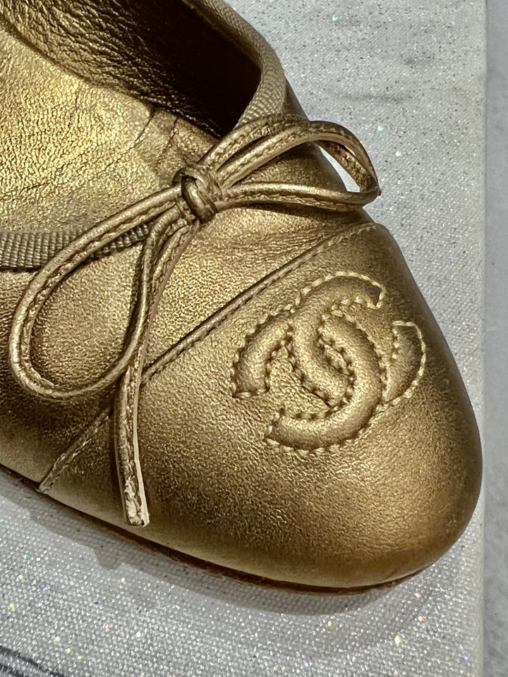 CHANEL CC METALLIC CAMBON LEATHER BALLET FLATS