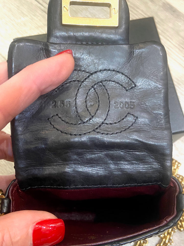 CHANEL QUILTED AGED CALFSKIN 2.55 REISSUE PHONE CASE – Caroline's