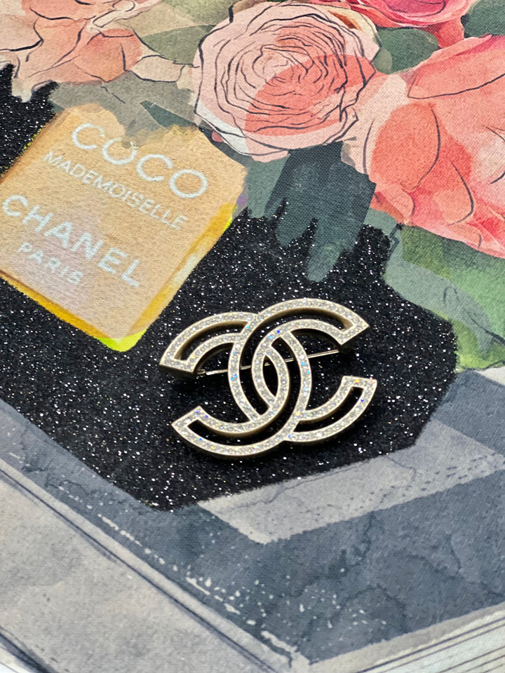 CHANEL CC RHINESTONE &amp; GOLD TONED BROOCH