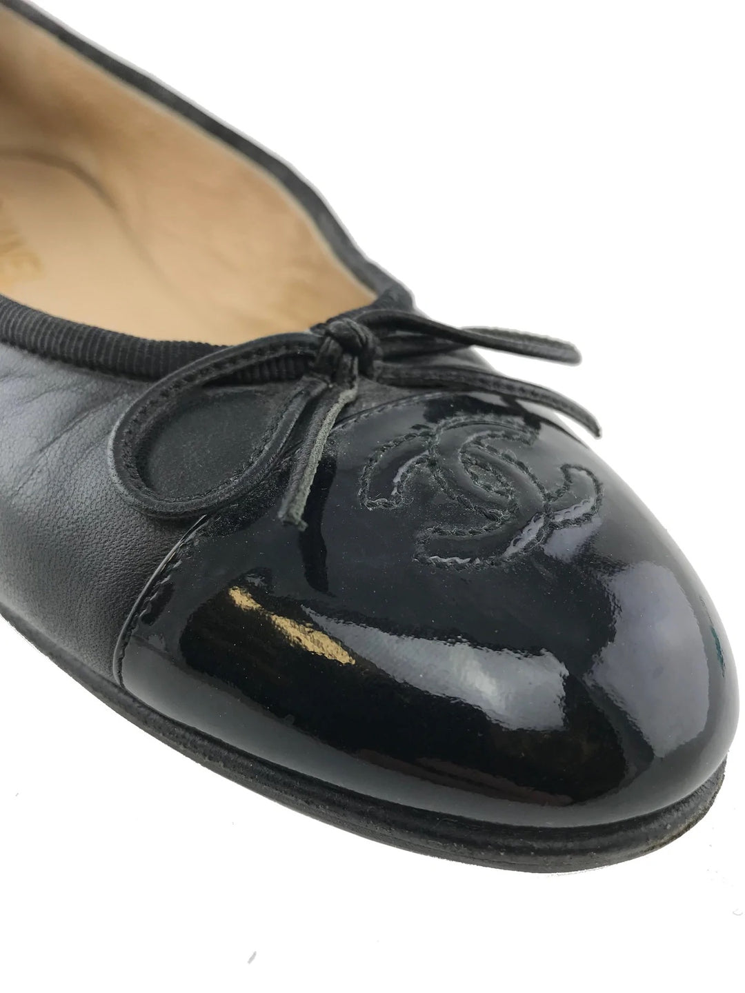 CHANEL CC CAP TOE LEATHER BALLET FLATS