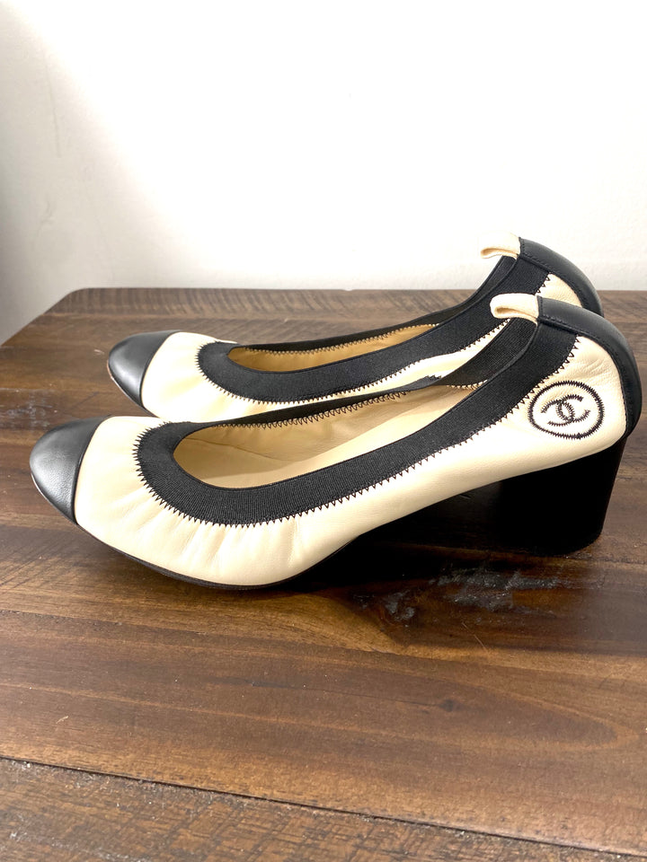 CHANEL CC STRETCH SPIRIT PUMPS