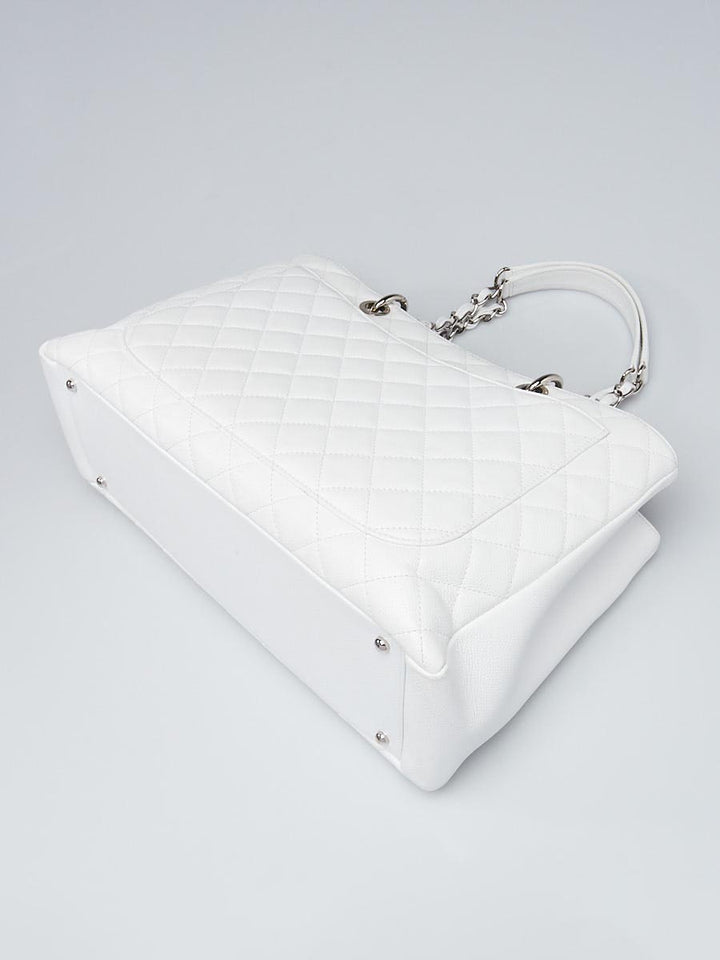 CHANEL WHITE QUILTED CAVIAR GRAND SHOPPER TOTE BAG – Caroline's