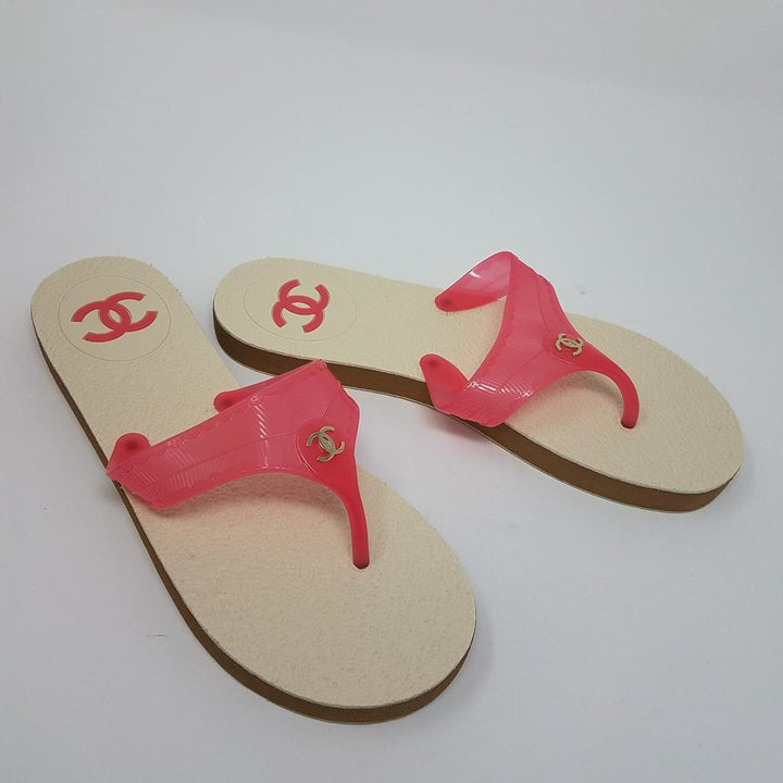 CHANEL INTERLOCKING CC RUBER THONG SLIDES