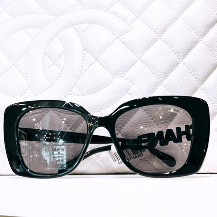Oversized sunglasses Chanel Black in Plastic - 30639710