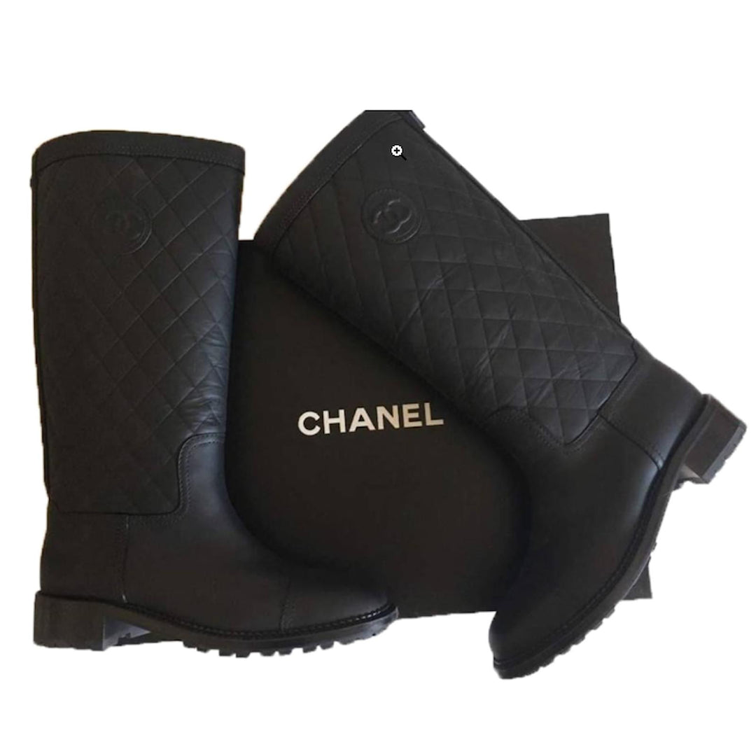 CHANEL CC QUILTED LEATHER KNEE HIGH RIDING BOOTS