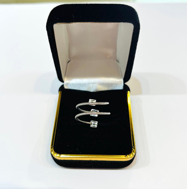 DIAMOND BAGUETTE 18K WHITE GOLD RING