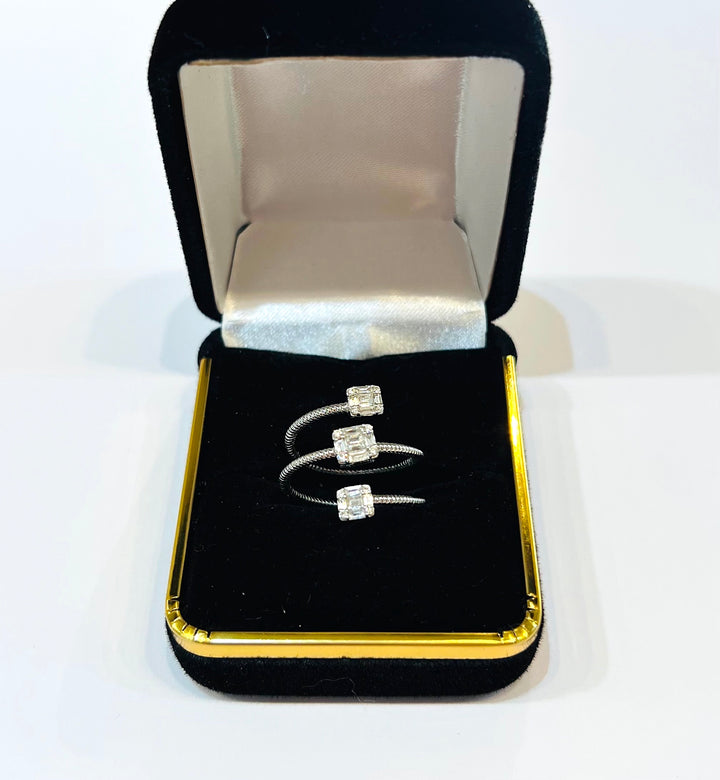 DIAMOND BAGUETTE 18K WHITE GOLD RING