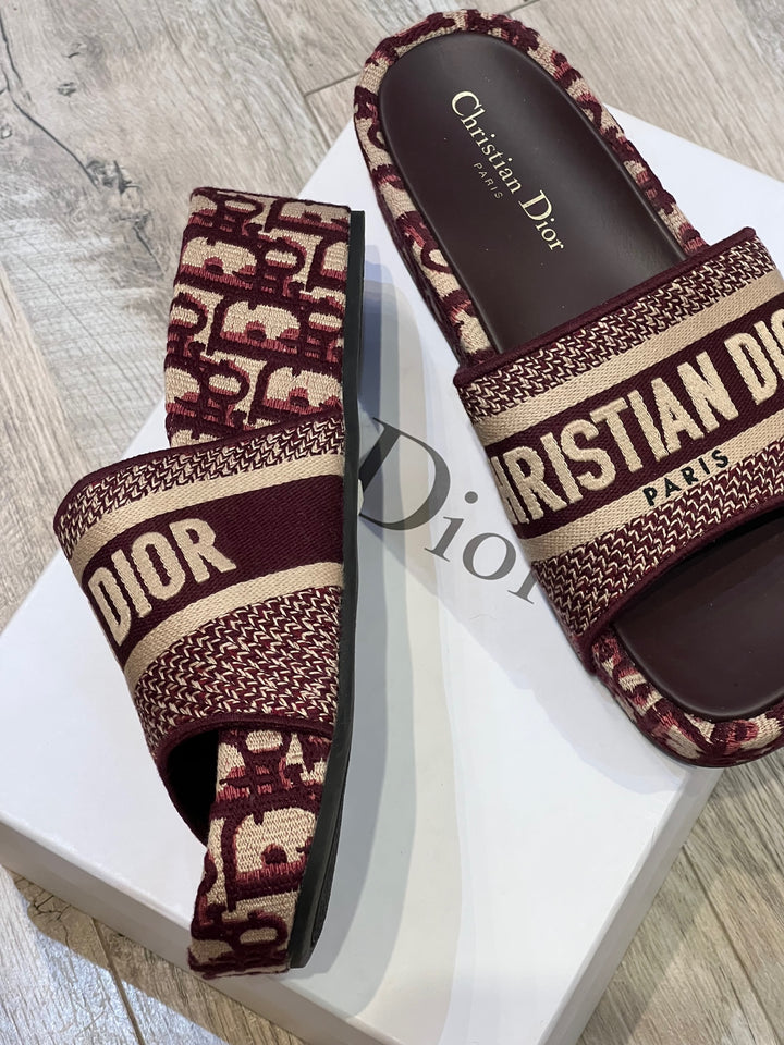 Dior モンテーニュ プラットフォーム スライド 40 DIOR OBLIQUE D-WAY PLATFORM SANDALS – Caroline's Fashion Luxuries
