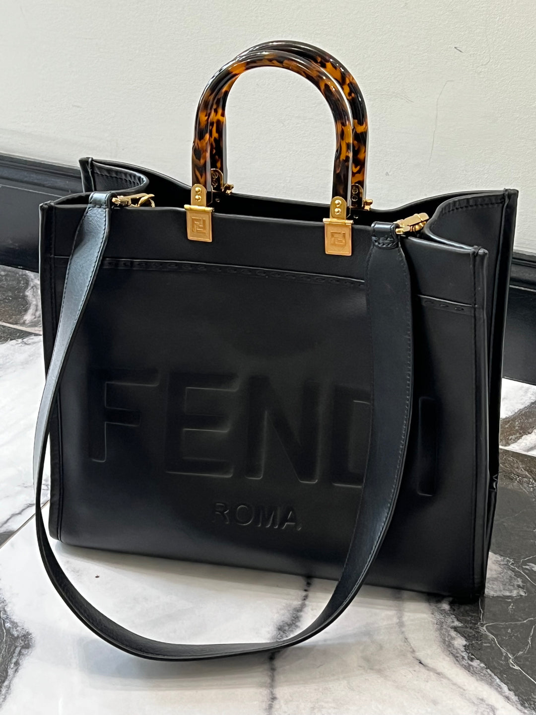 ★関税込★FENDI★Sunshine Large Leather Shopper Black★ 🎁Authentic Fendi Sunshine Large Leather Tote Women's Black