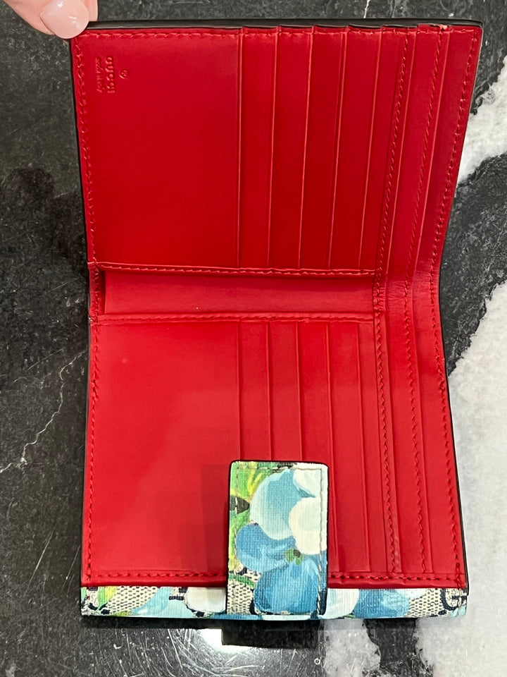 GUCCI GG BLOOMS FRENCH FLAP WALLET