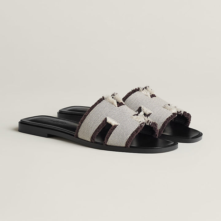 HERMÈS ORAN SANDALS IN PRUNOIR