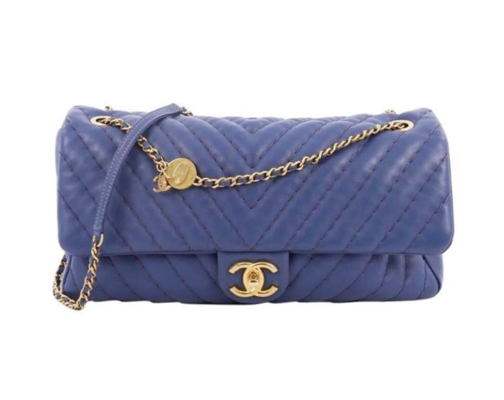 CHANEL CHEVRON MEDALLION CHARM FLAP BAG – Caroline's Fashion Luxuries