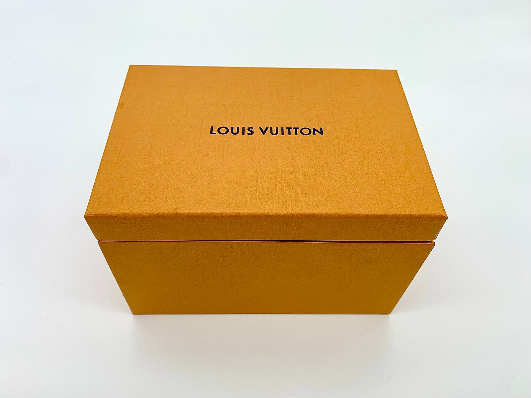 LOUIS VUITTON TAMBOUR HORIZON MONOGRAM SMART WATCH – Caroline's Fashion  Luxuries