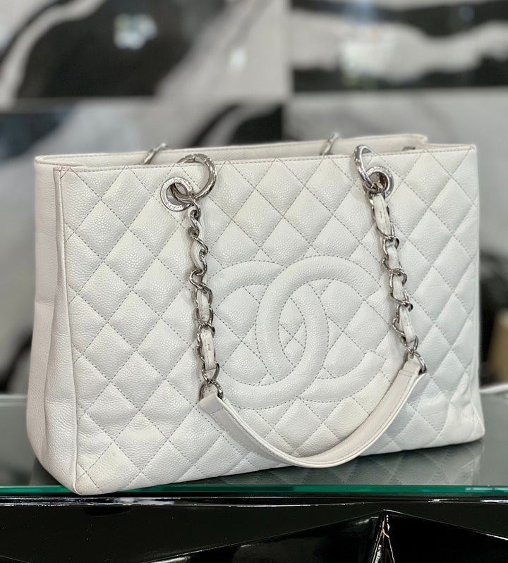 CHANEL WHITE QUILTED CAVIAR GRAND SHOPPER TOTE BAG