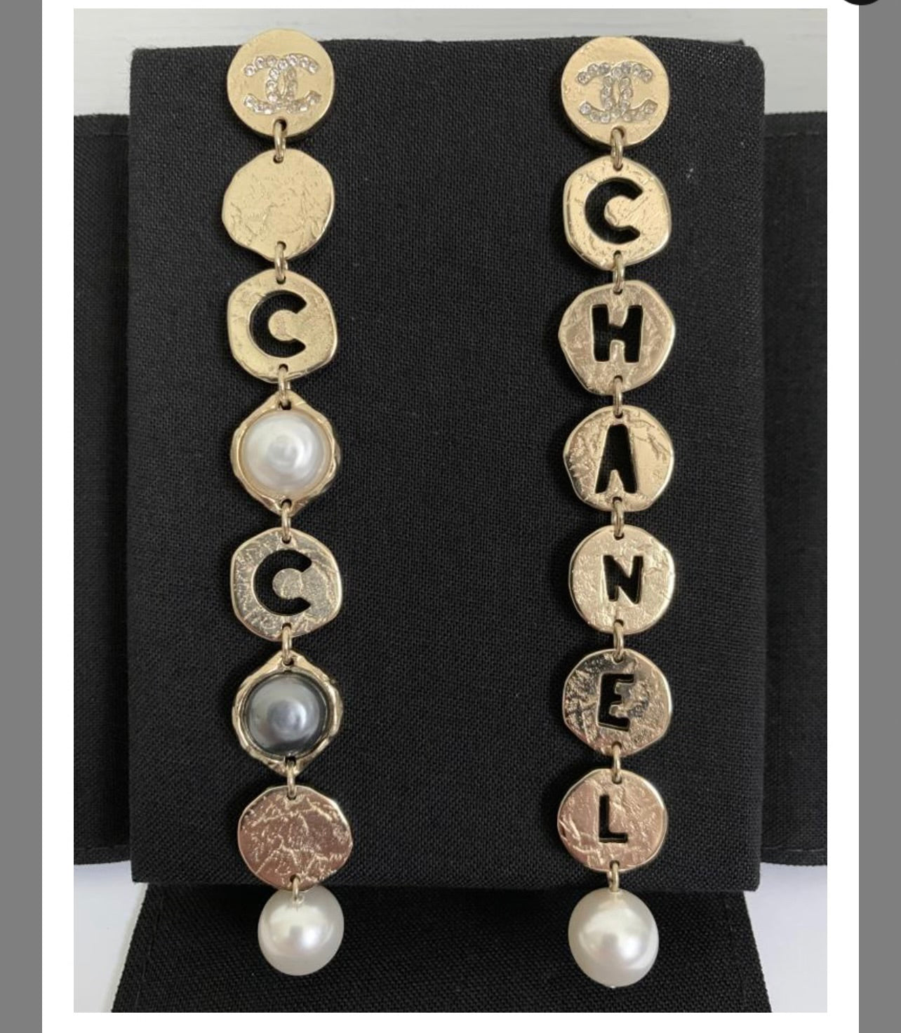 CHANEL COCO CHANEL Logo Gold Tone Disc Pearl Drop Earrings – Caroline's  Fashion Luxuries
