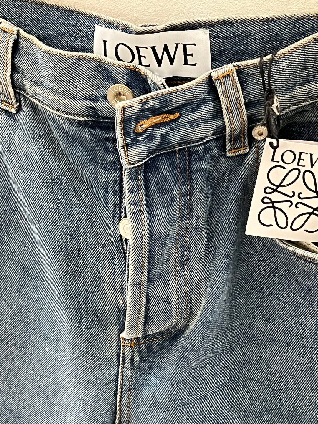 LOEWE ANAGRAM HIGH RISE CROPPED JEANS