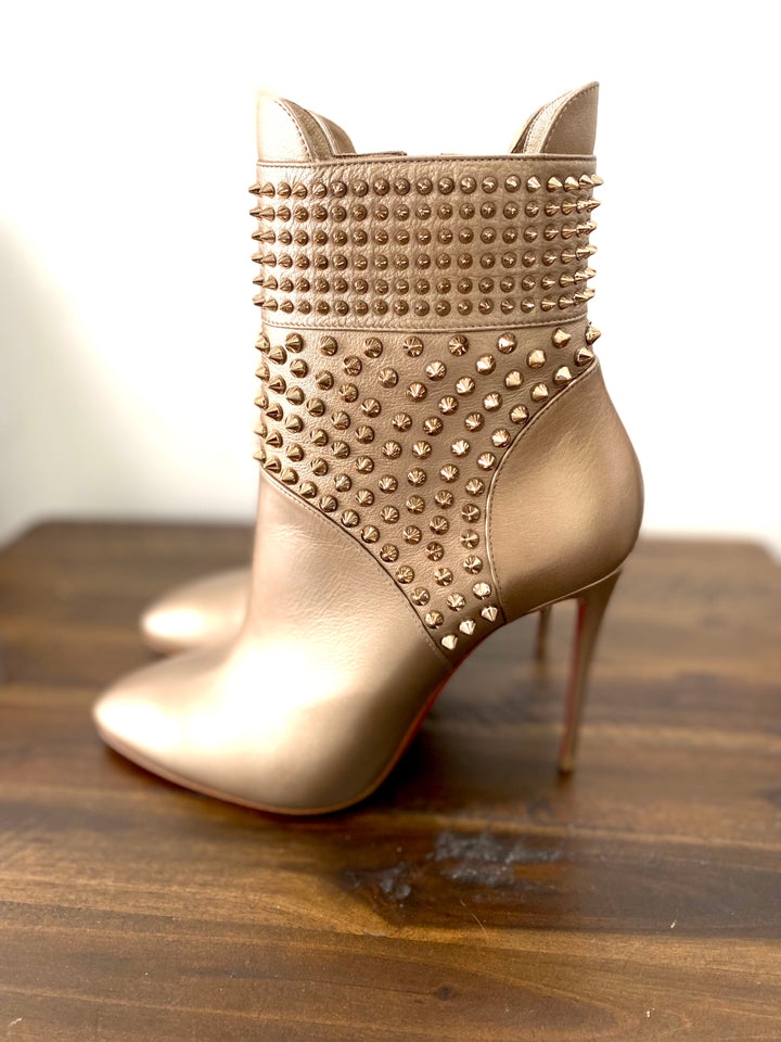 CHRISTIAN LOUBOUTIN HONGROISE SPIKED RED SOLE BOOTIES
