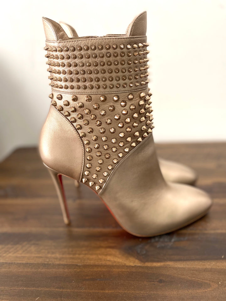 CHRISTIAN LOUBOUTIN HONGROISE SPIKED RED SOLE BOOTIES