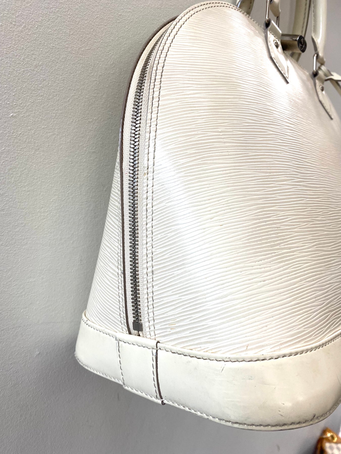 Louis Vuitton Alma Ivory Epi Leather MM White - Bags