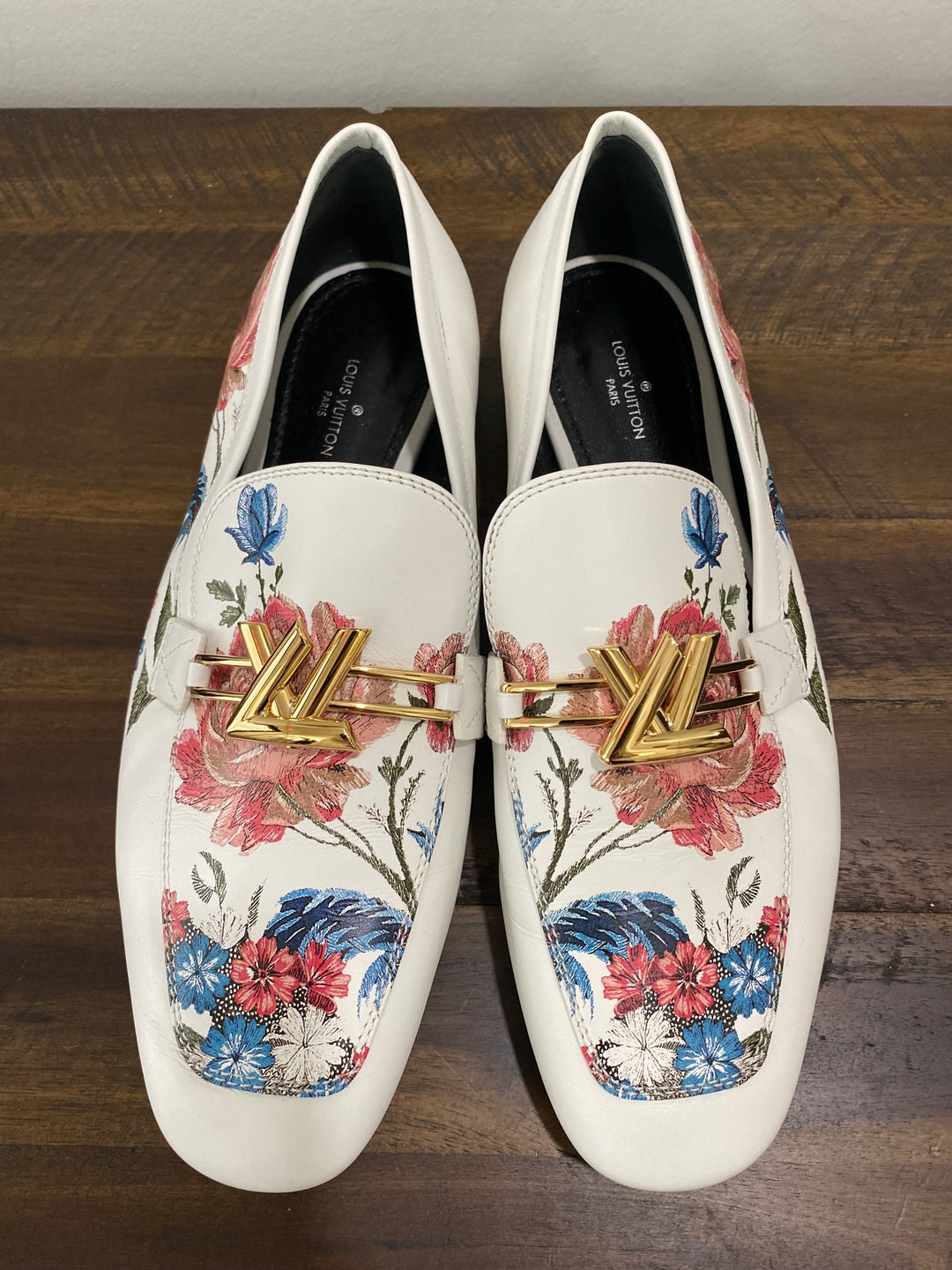 LOUIS VUITTON CALFSKIN LEATHER FLORAL FLAT LOAFERS