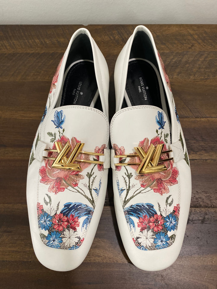 LOUIS VUITTON CALFSKIN LEATHER FLORAL FLAT LOAFERS