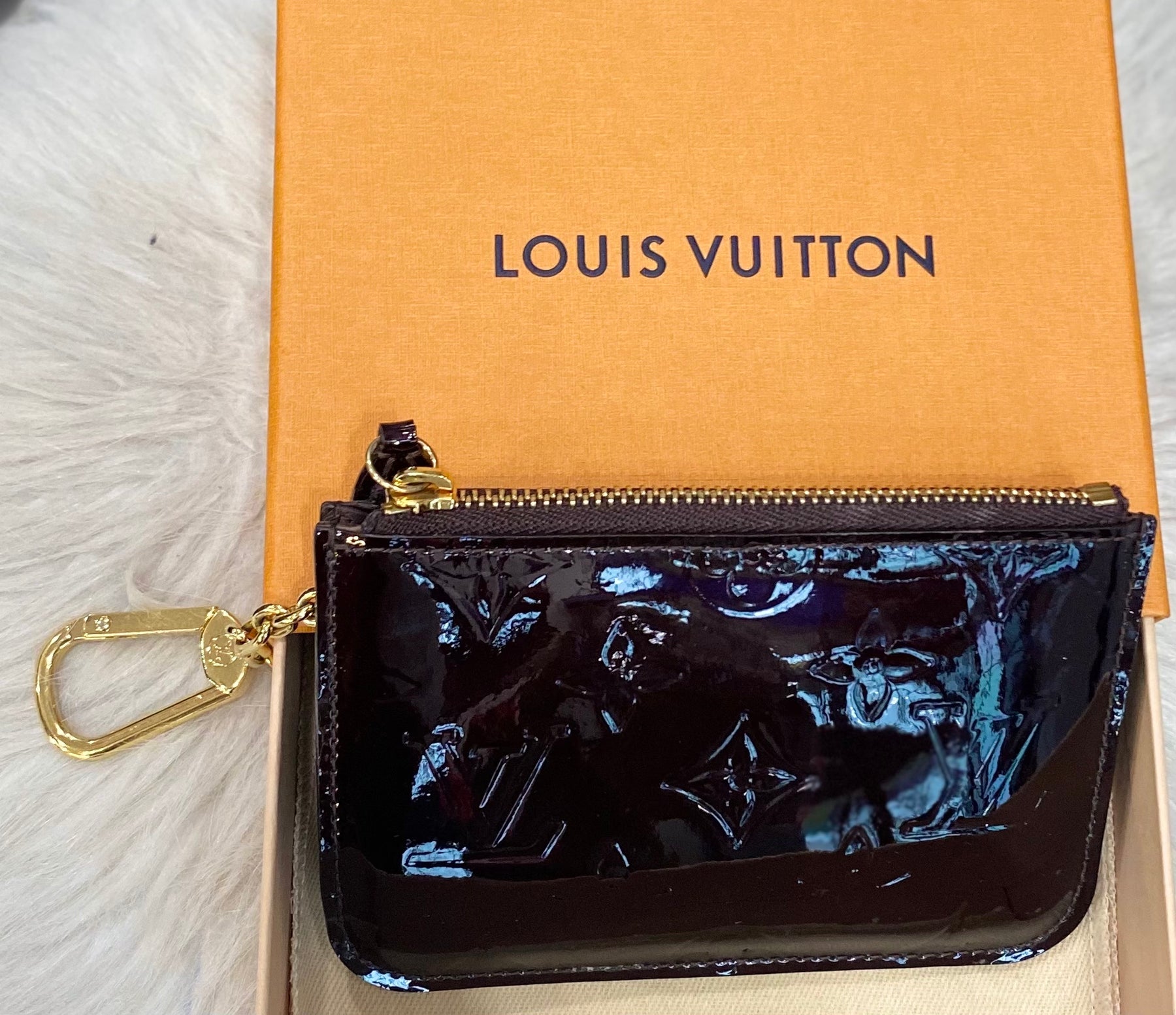 LOUIS VUITTON MONOGRAM VERNIS KEY POUCH – Caroline's Fashion Luxuries