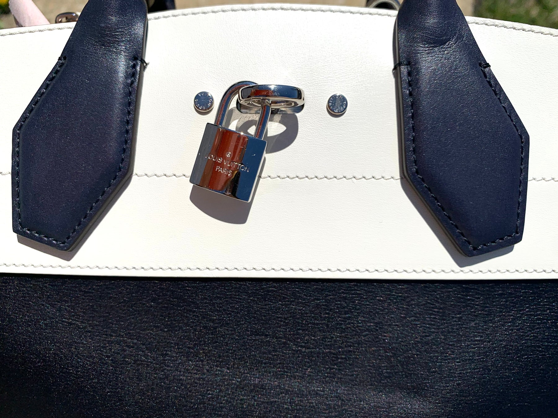 Louis Vuitton Denim EPI Leather City Steamer MM Bag – Caroline's Fashion  Luxuries