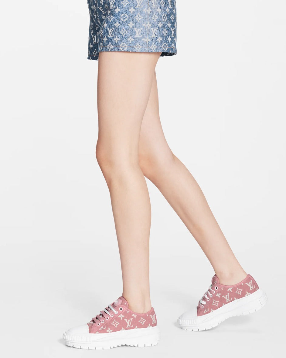 LOUIS VUITTON LOW TOP LV SQUAD SNEAKERS – Caroline's Fashion