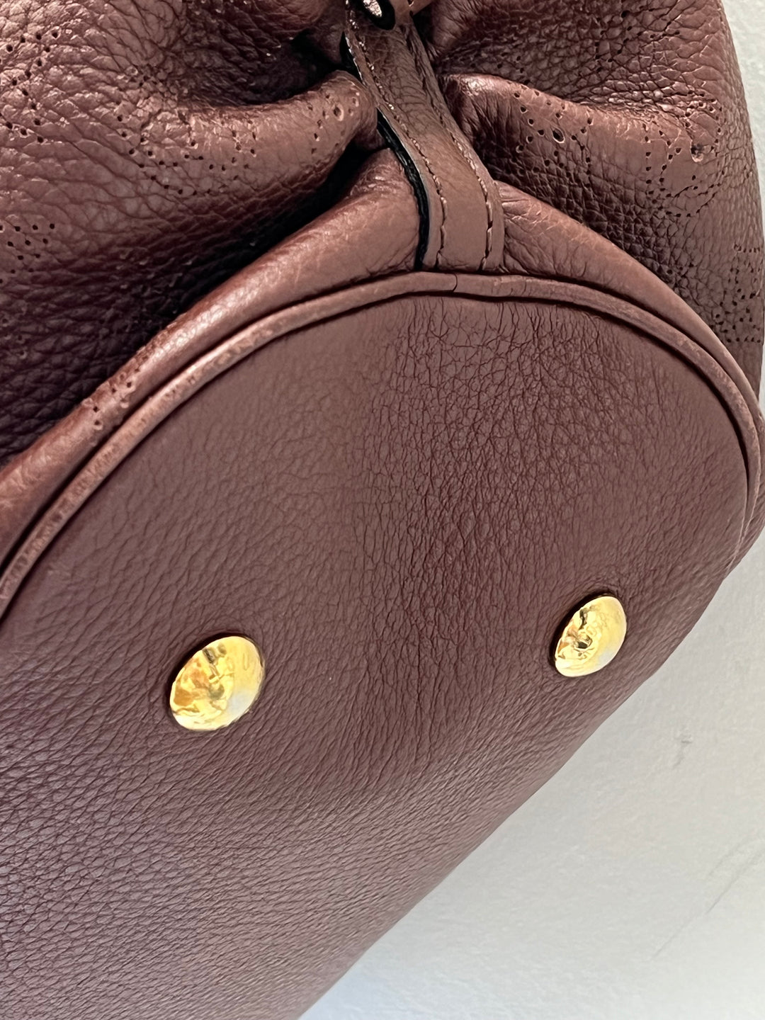 LOUIS VUITTON LEATHER MAHINA HOBO BAG