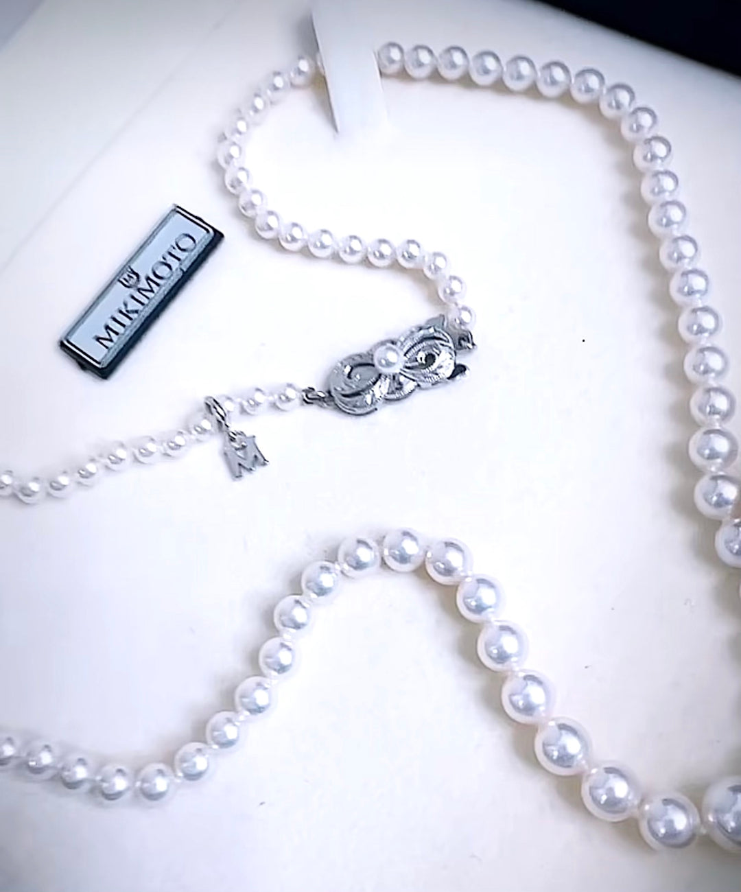 MIKIMOTO GRADUATED AKOYA PEARL STRAND 18K GOLD  NECKLACE &amp; EARRINGS SET