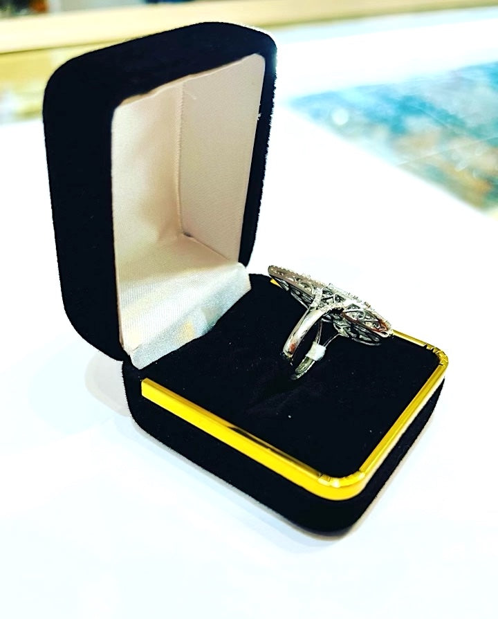PEAR SHAPE 18K GOLD STATEMENT RING WITH MIXED DIAMONDS