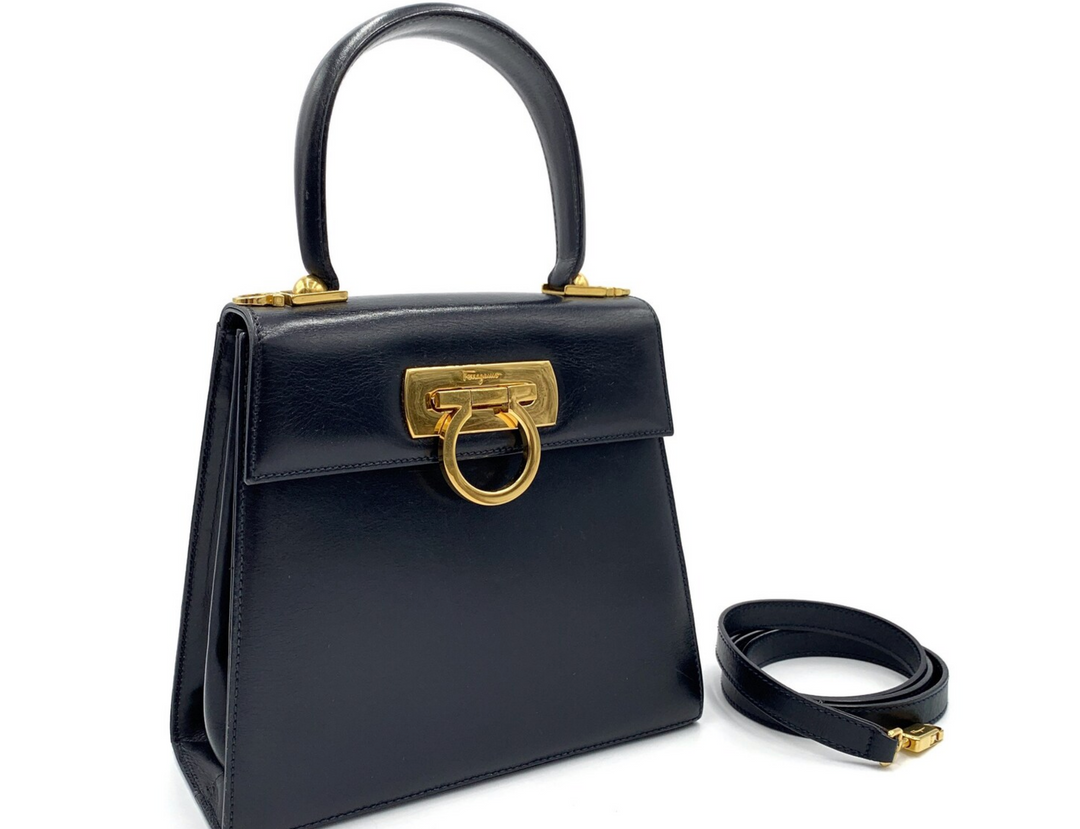 『なかなか綺麗』Salvatore Ferragamo 2WAYバッグ Salvatore Ferragamo Vintage Gancini 2 Way Handbag (Lot 3015