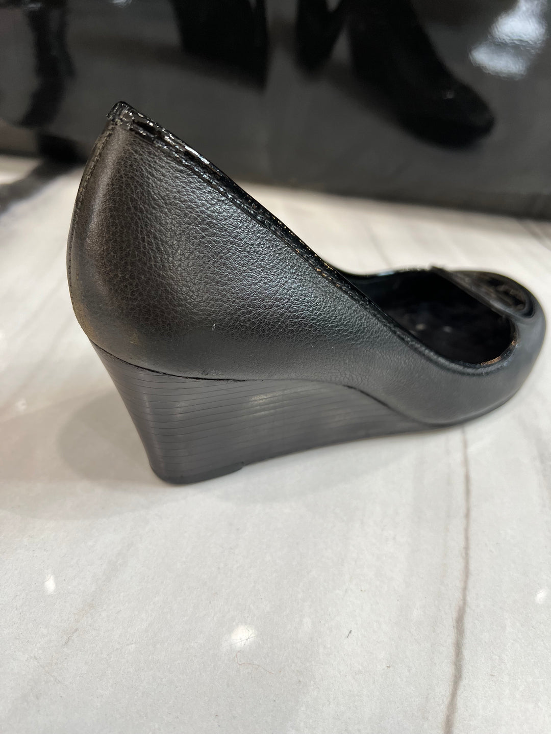 TORY BURCH CHELSEA LEATHER WEDGE HEEL PUMPS