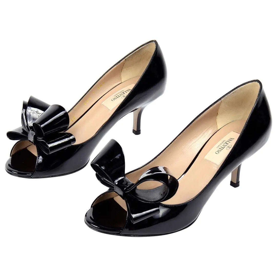 VALENTINO GARAVANI PEEP TOE PUMPS WITH STATEMENT BOWS