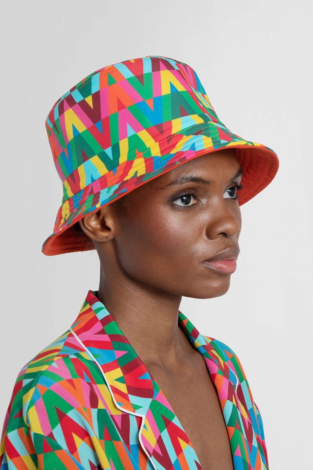 ストローハット VALENTINO MULTICOLOR RAFFIA BUCKET HAT Valentino Garavani Multicolor Crochet Bucket Hat Valentino